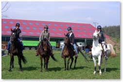In der Gruppe reiten